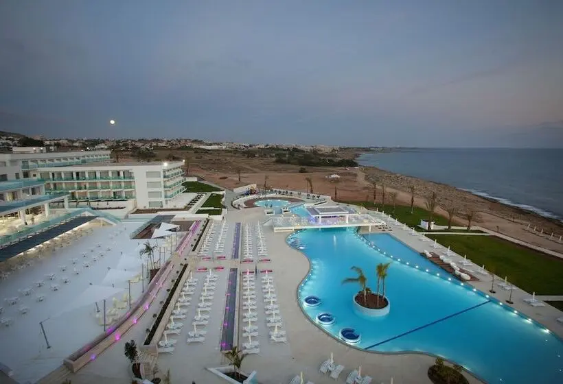 King Evelthon Beach Hotel & Resort