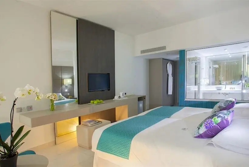 King Evelthon Beach Hotel & Resort