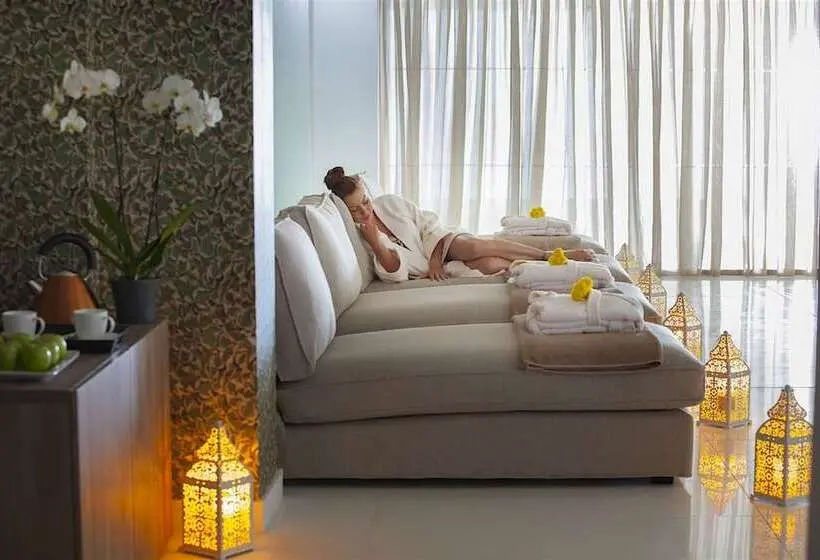 King Evelthon Beach Hotel & Resort