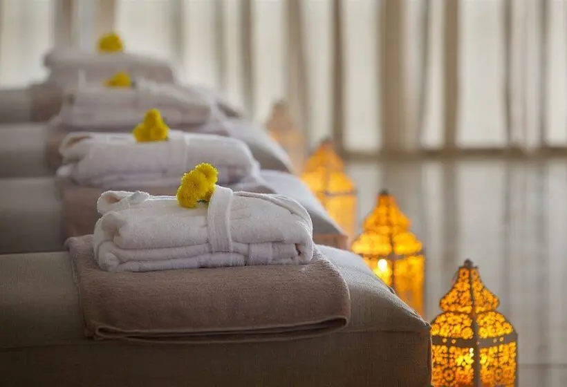 King Evelthon Beach Hotel & Resort