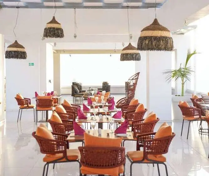 King Evelthon Beach Hotel & Resort