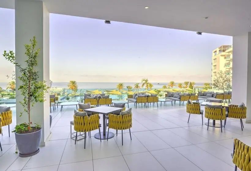 King Evelthon Beach Hotel & Resort
