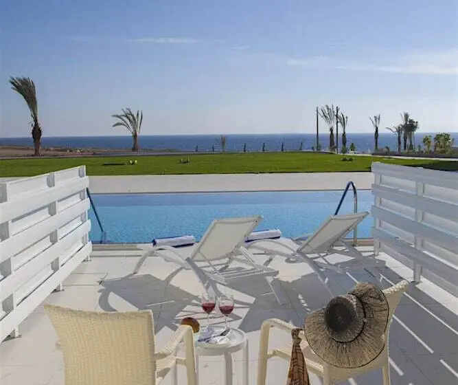 King Evelthon Beach Hotel & Resort