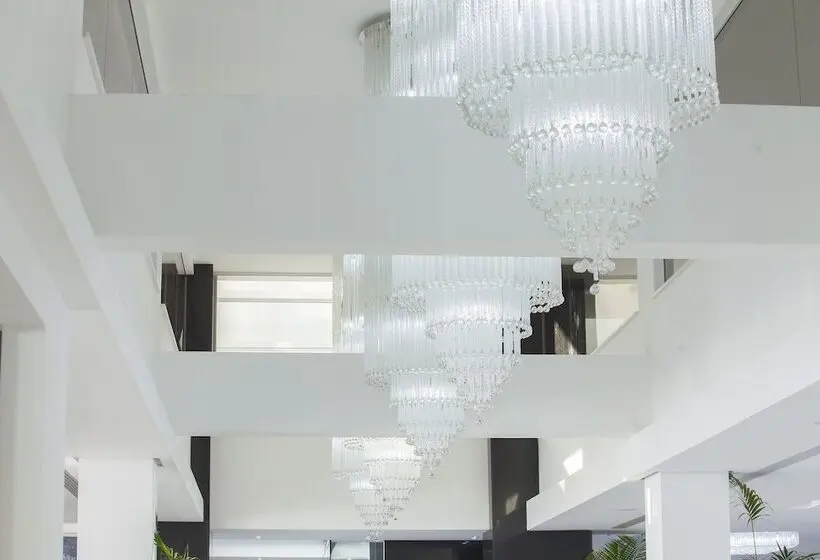King Evelthon Beach Hotel & Resort