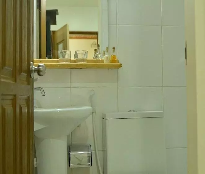 ペンション Demal Orchid Hotel   Hulhumale