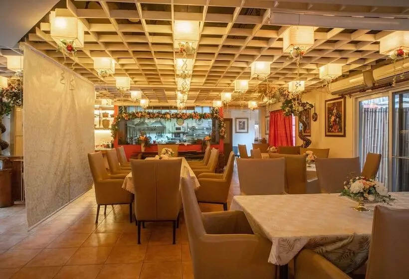 Отель Reddoorz Premium At Anisabel Suites Davao City