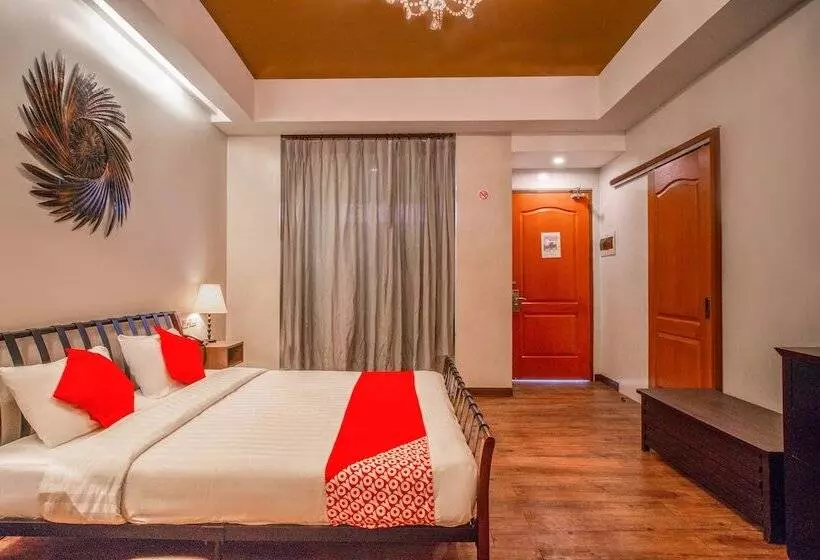 Отель Reddoorz Premium At Anisabel Suites Davao City