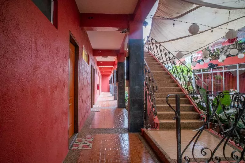Отель Reddoorz Premium At Anisabel Suites Davao City