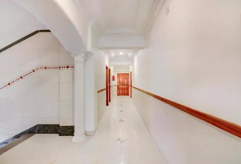 Hotelli Treebo Cruz Royale Santacruz West