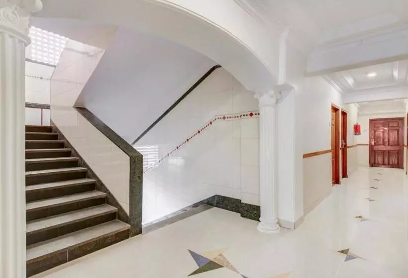 Hotelli Treebo Cruz Royale Santacruz West