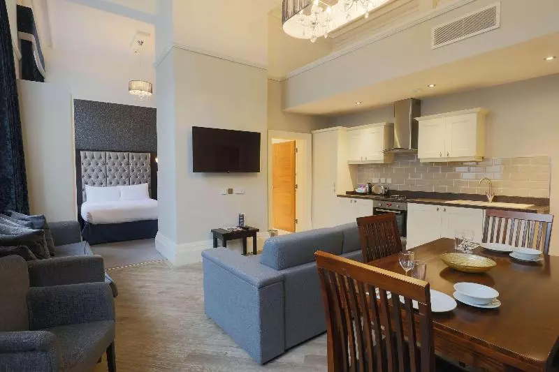 هتل The Richmond Apart