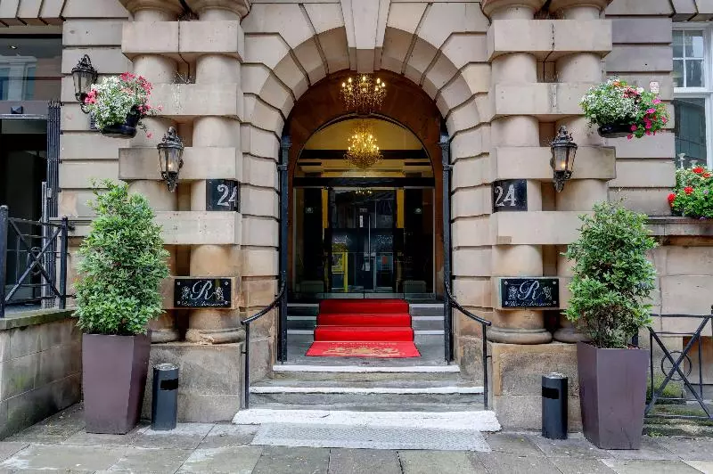 هتل The Richmond Apart