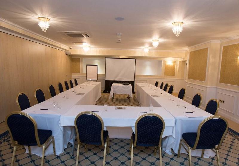 هتل The Richmond Apart