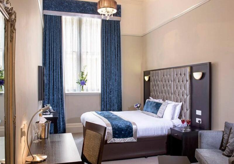 هتل The Richmond Apart