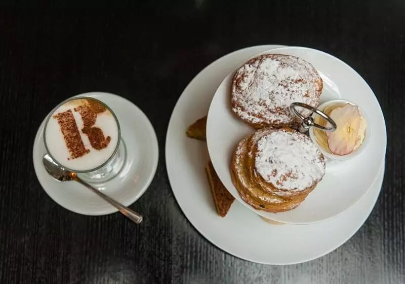 هتل The Richmond Apart