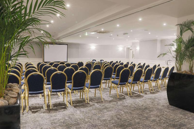 هتل The Richmond Apart