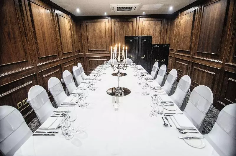 هتل The Richmond Apart