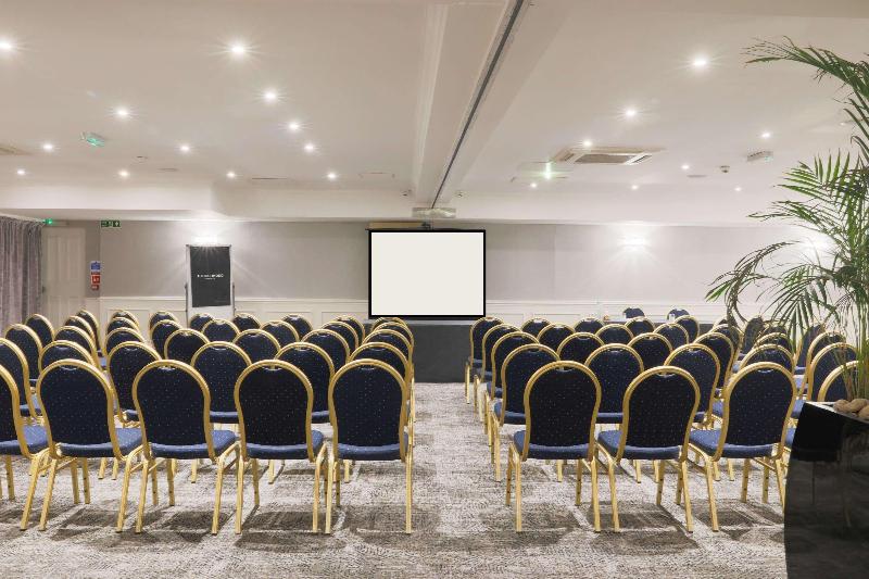 هتل The Richmond Apart