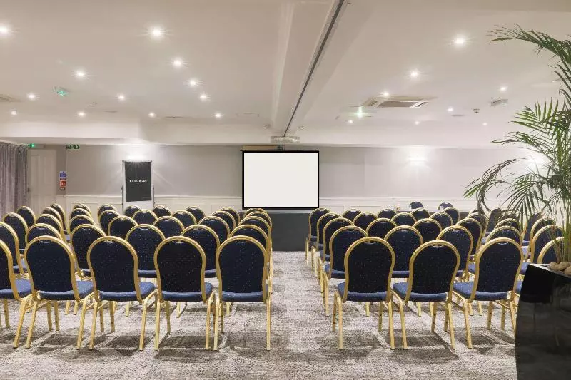 هتل The Richmond Apart