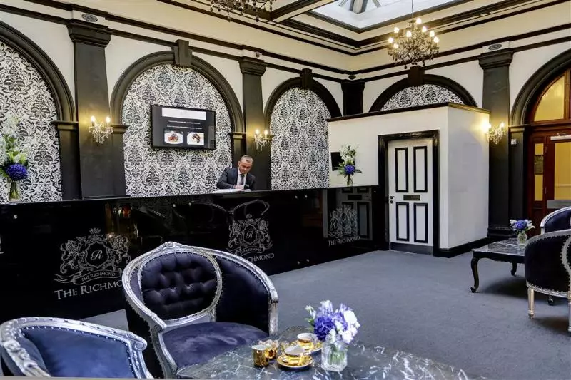 هتل The Richmond Apart