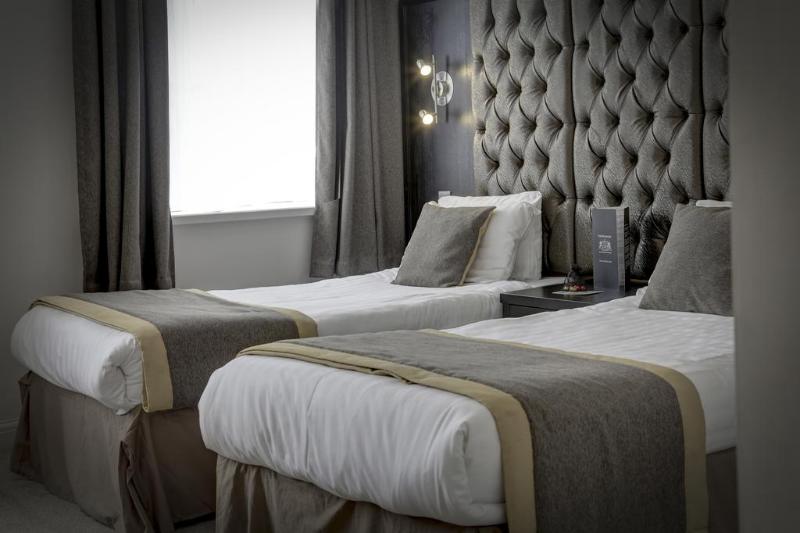 هتل The Richmond Apart