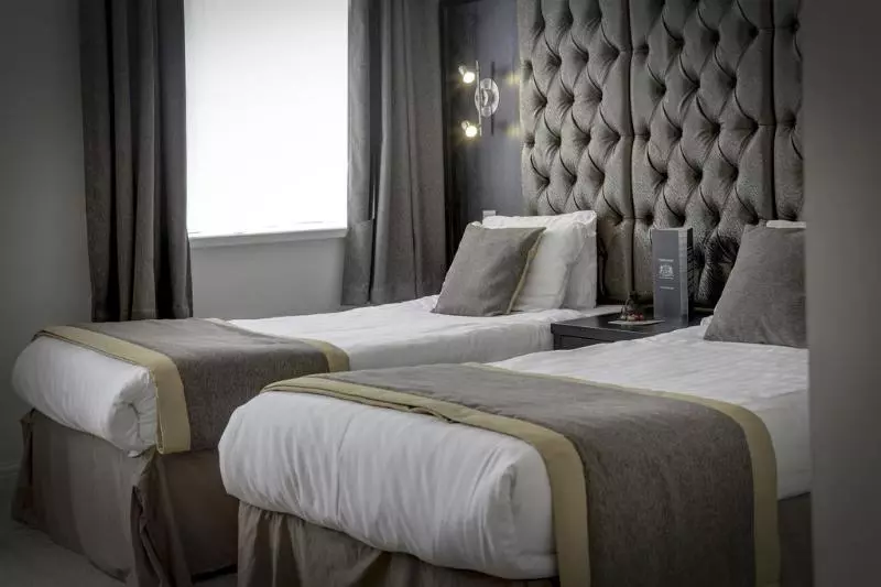 هتل The Richmond Apart