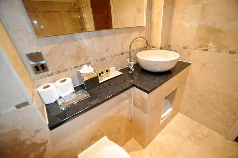 هتل The Richmond Apart