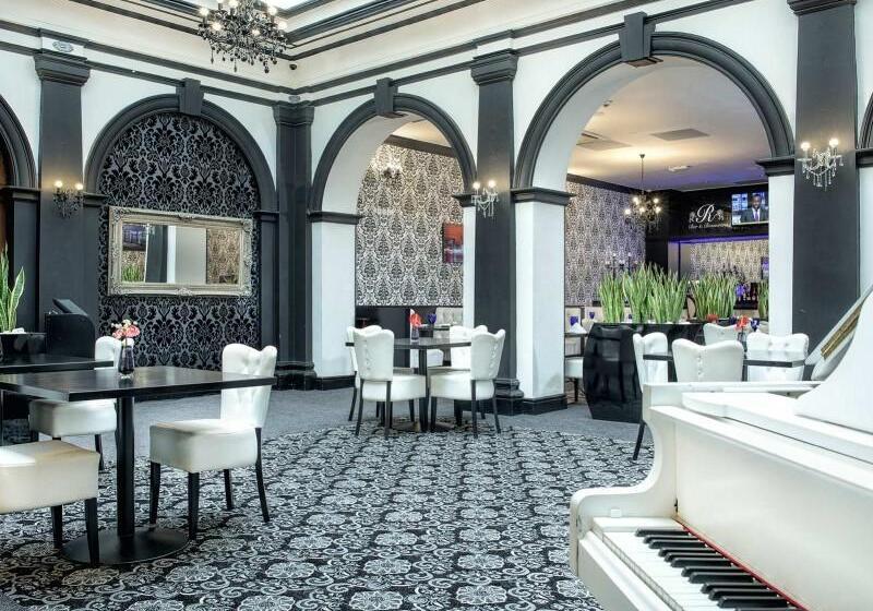 هتل The Richmond Apart