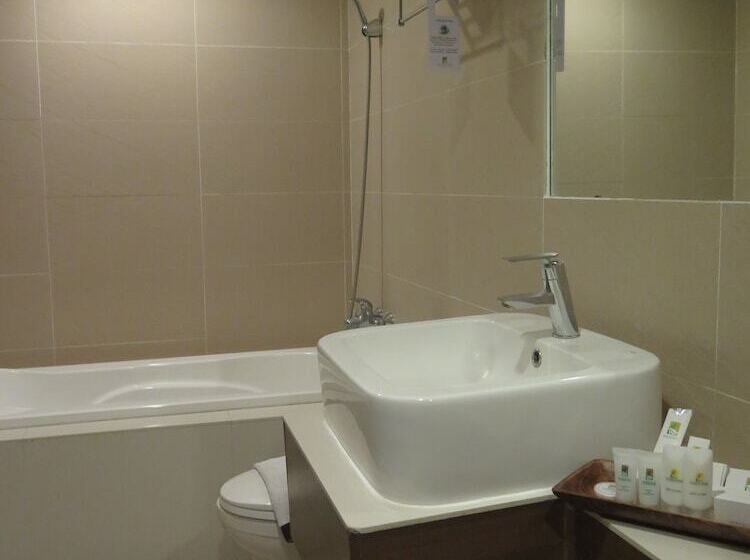 The Ritz Hotel At Garden Oases