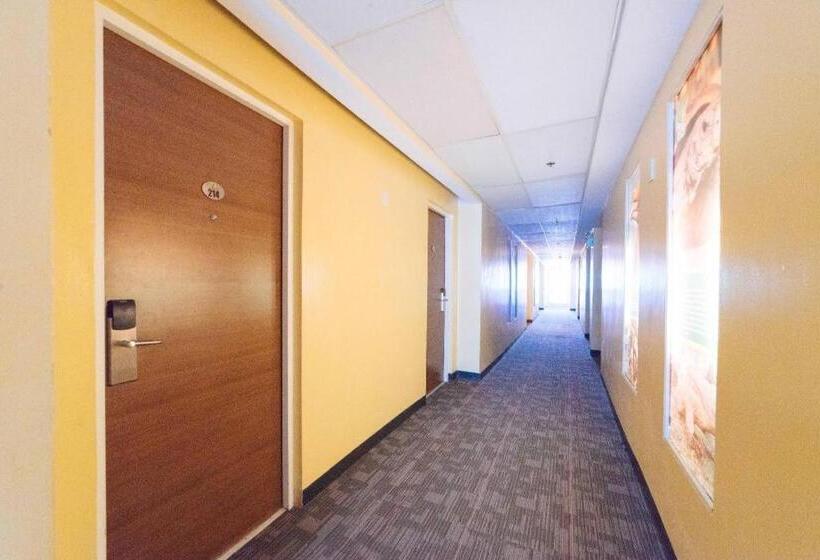 The Ritz Hotel At Garden Oases