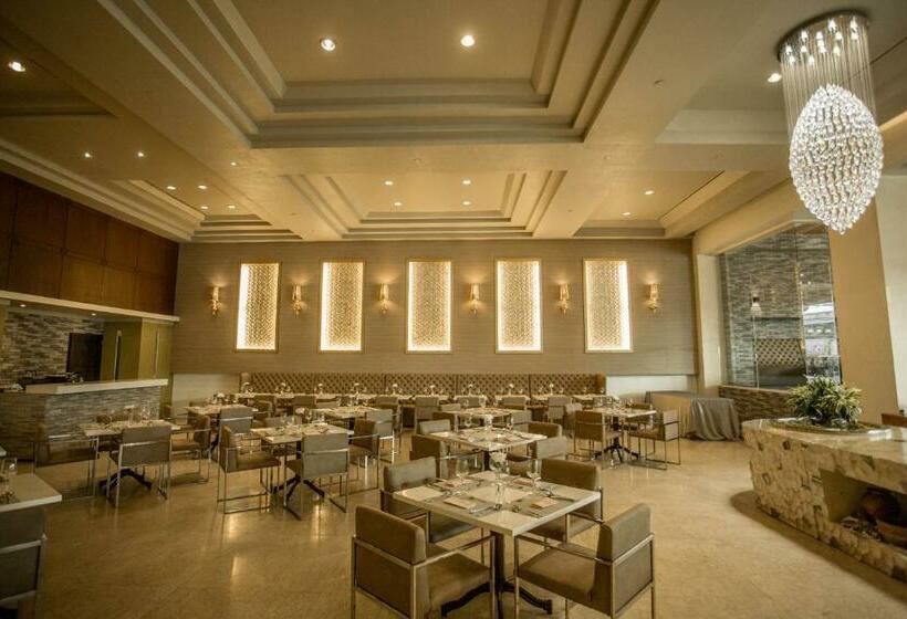 Отель The Royal Mandaya