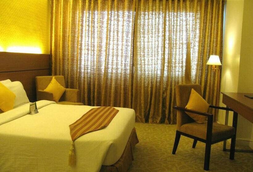 Отель The Royal Mandaya