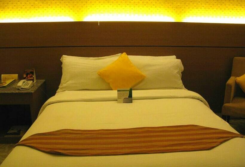 Отель The Royal Mandaya