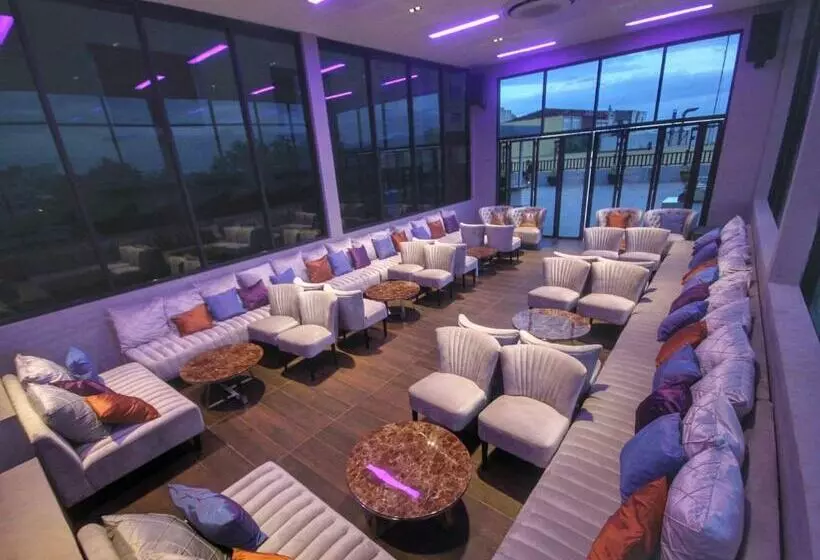 ホテル The Royal Mandaya