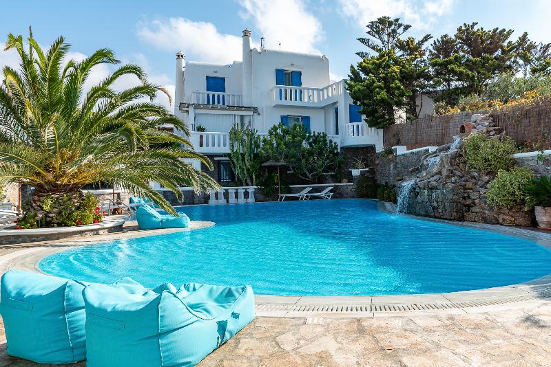 Iros Boutique Suites & Villas