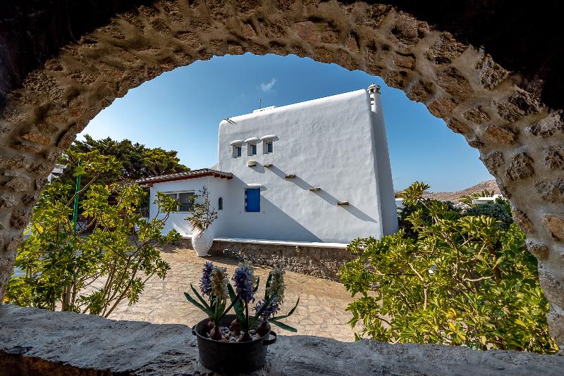 Iros Boutique Suites & Villas