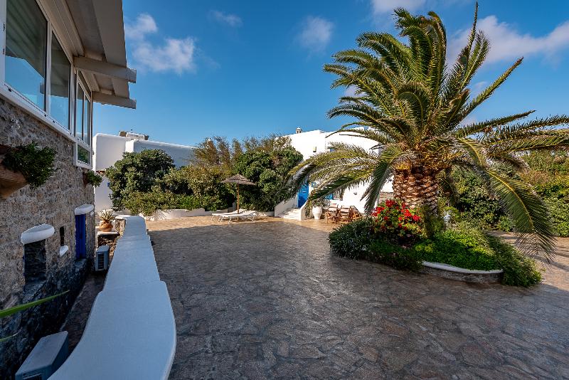 Iros Boutique Suites & Villas