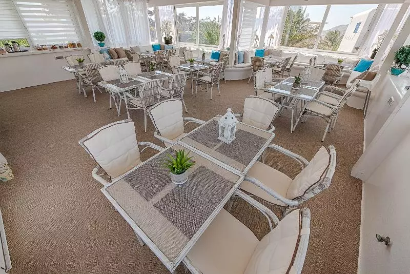 Iros Boutique Suites & Villas