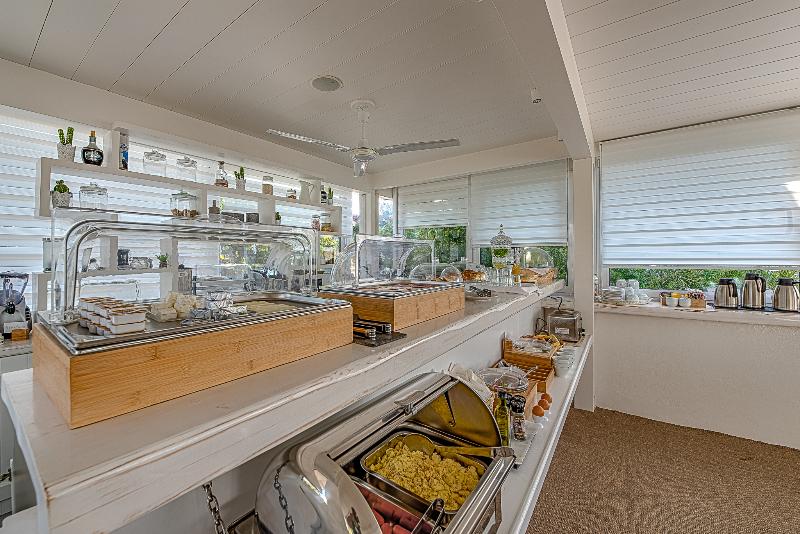 Iros Boutique Suites & Villas