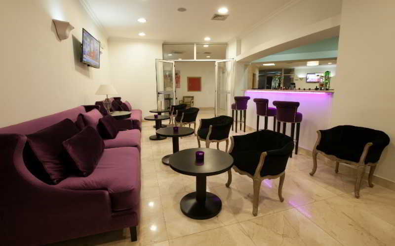 ホテル Luna  Zombo