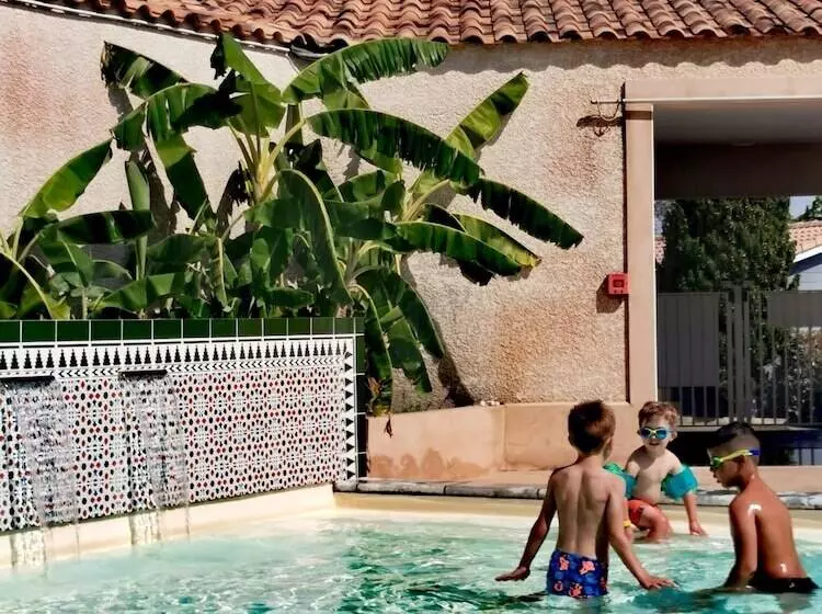 فندق Camping Hameau Des Cannisses