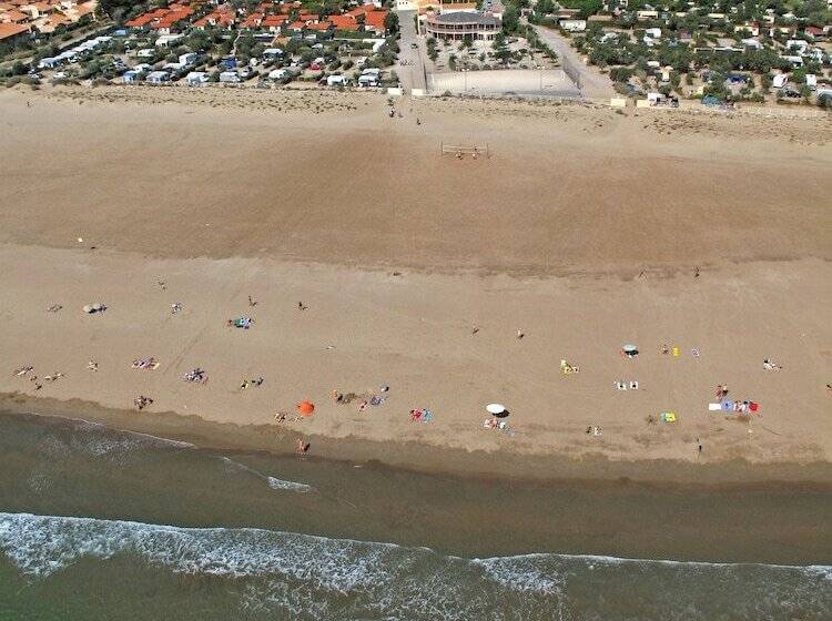 ホテル Camping Hameau Des Cannisses