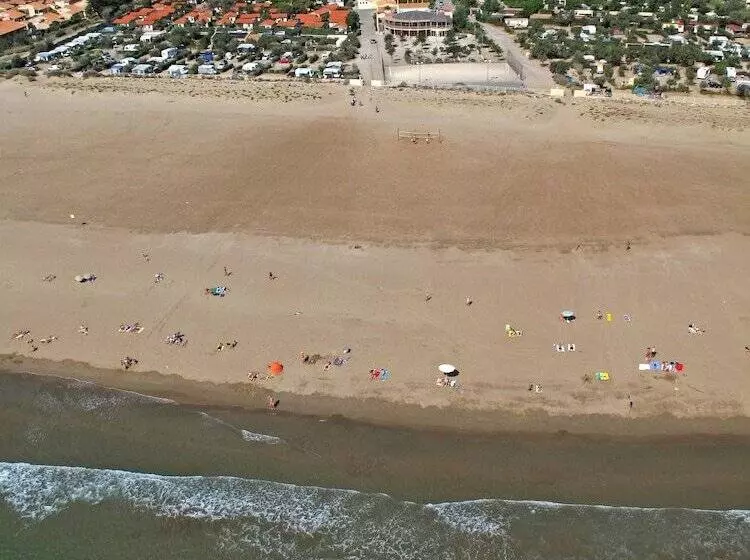 فندق Camping Hameau Des Cannisses