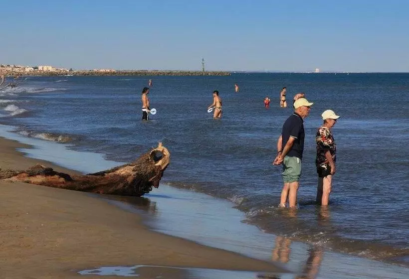 فندق Camping Hameau Des Cannisses