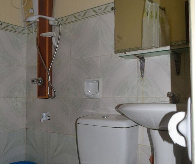 בית מלון כפרי Four Seasons Seaview