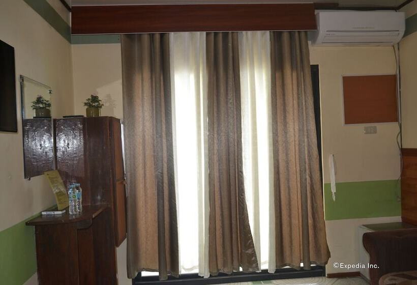 בית מלון כפרי Four Seasons Seaview