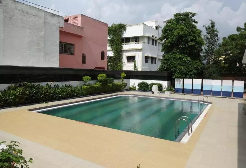 בית מלון כפרי Golden Tulip Udaipur