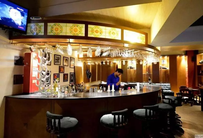 בית מלון כפרי Golden Tulip Udaipur