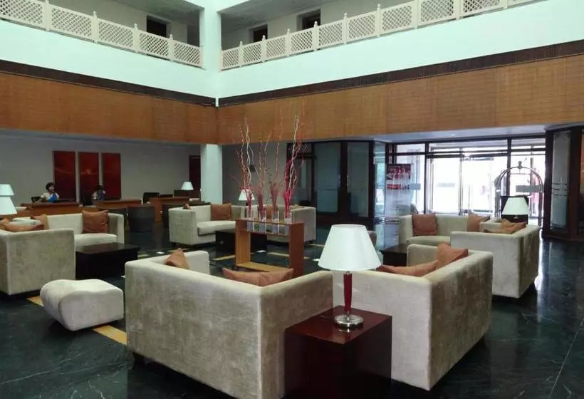 בית מלון כפרי Golden Tulip Udaipur