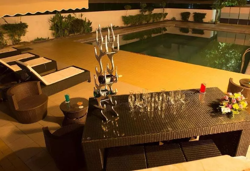 בית מלון כפרי Golden Tulip Udaipur